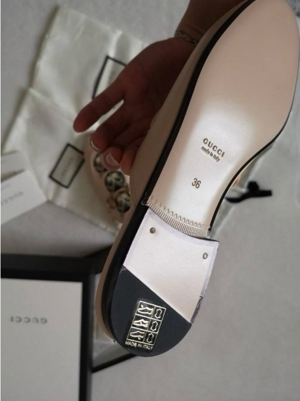 Gucci Blush Pink Leather Slip-On Mules with Cat Motif - Picture 2 of 3